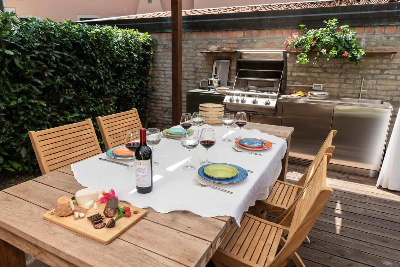 Villa Gallo 1915, Luxurious Villa With Garden And Spa Lido di Venezia